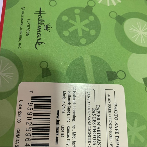 Hallmark Christmas Instant Scrap/Photo Book - Picture 9 of 14